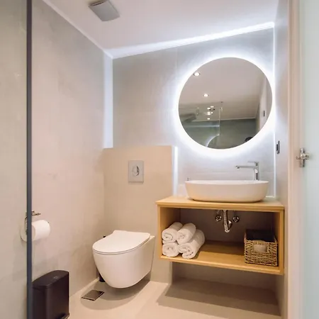 Arch Home, Luxury With Private Parking Holiday home *